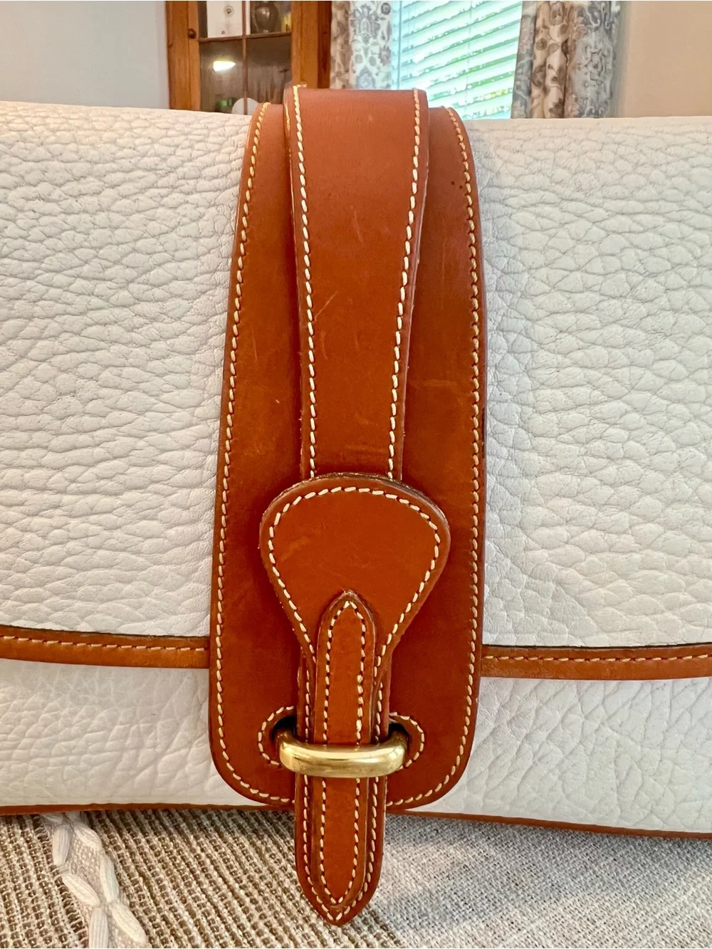 🦆Dooney & Bourke Pebbled Leather Crossbody Bag Cream & Brown Saddle Bag - Picture 7 of 12